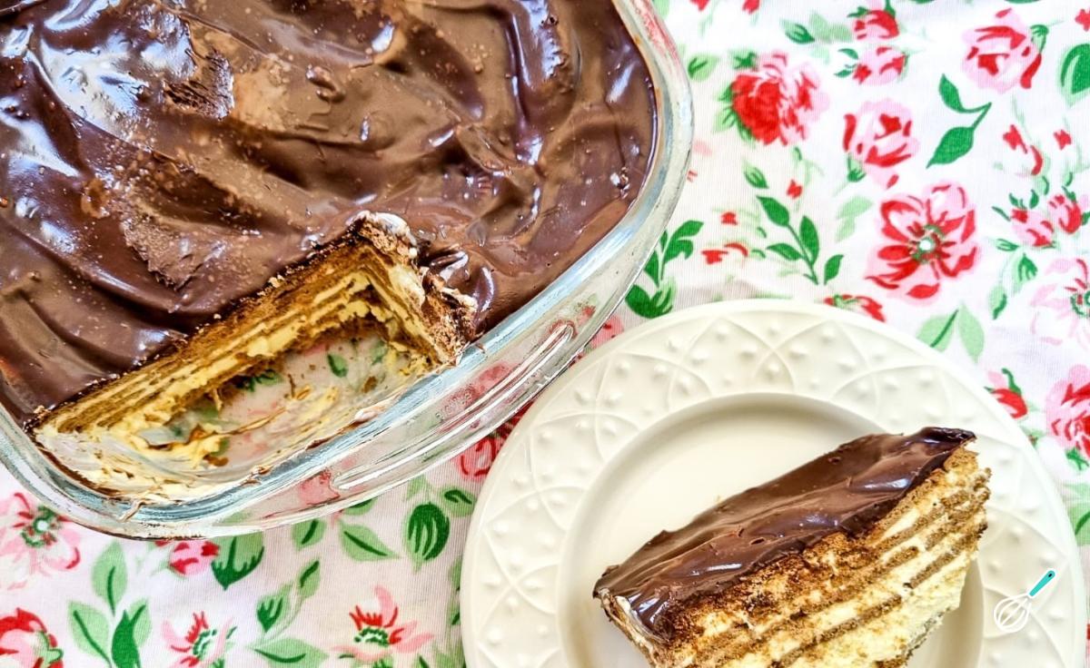 Receita de Torta de bolacha simples com nata
