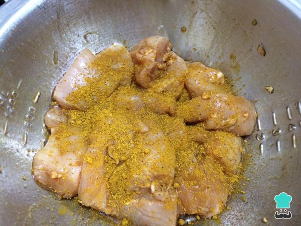 Receita de Espetinho de frango ao curry - Passo 4