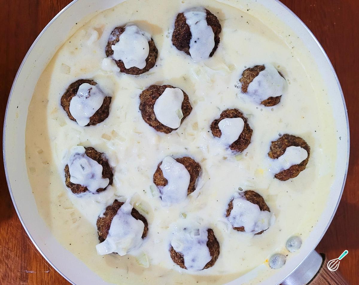 Receita de Almôndegas ao molho branco (na airfryer)