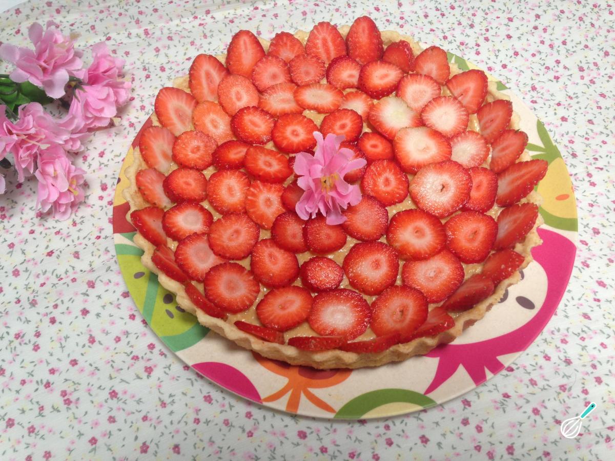 Receita de Torta de morangos da padaria com creme