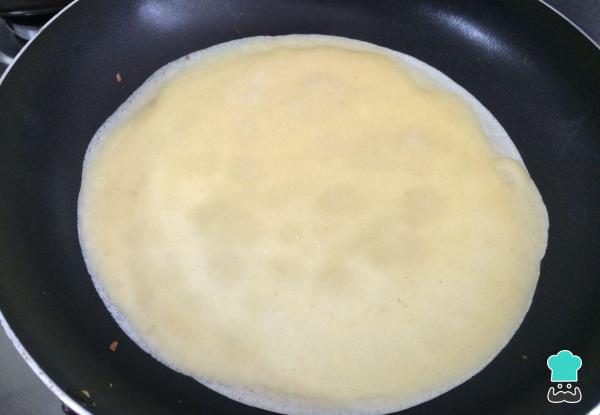 Receita de Crepe recheado com queijo, cogumelos e tomate - Passo 4