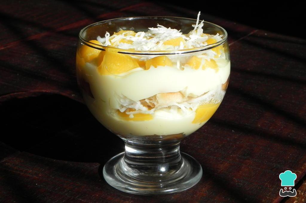 Pavê de pêssego com bolacha champagne