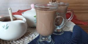 Chocolate quente com barra de chocolate