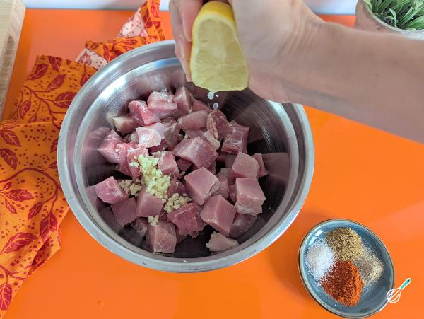 Receita de Pernil picado na panela de pressão - Passo 2