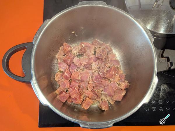 Receita de Pernil picado na panela de pressão - Passo 3