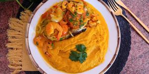 Receita de Moqueca de peixe com camarão e pirão