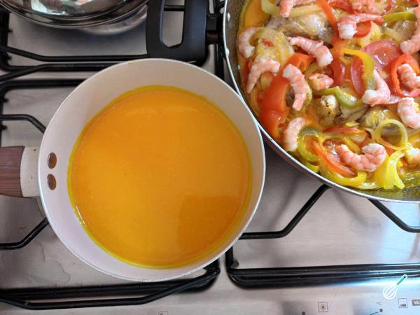 Receita de Moqueca de peixe com camarão e pirão - Passo 7