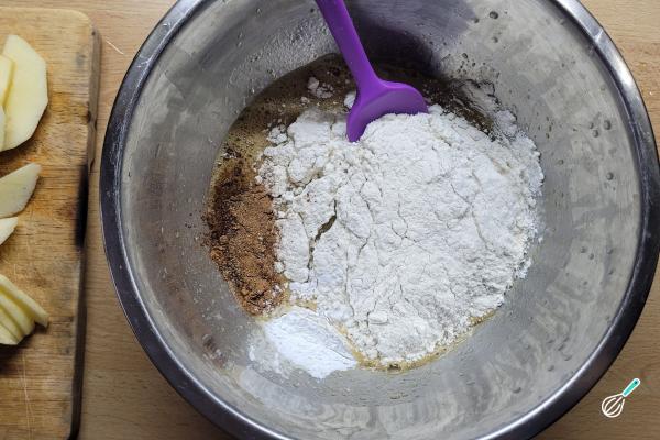 Receita de Bolo de maçã simples - Passo 6