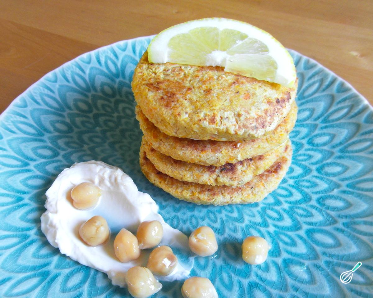 Receita de Hambúrguer de grão de bico com cenoura