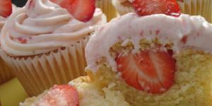 Cupcakes recheados com morango