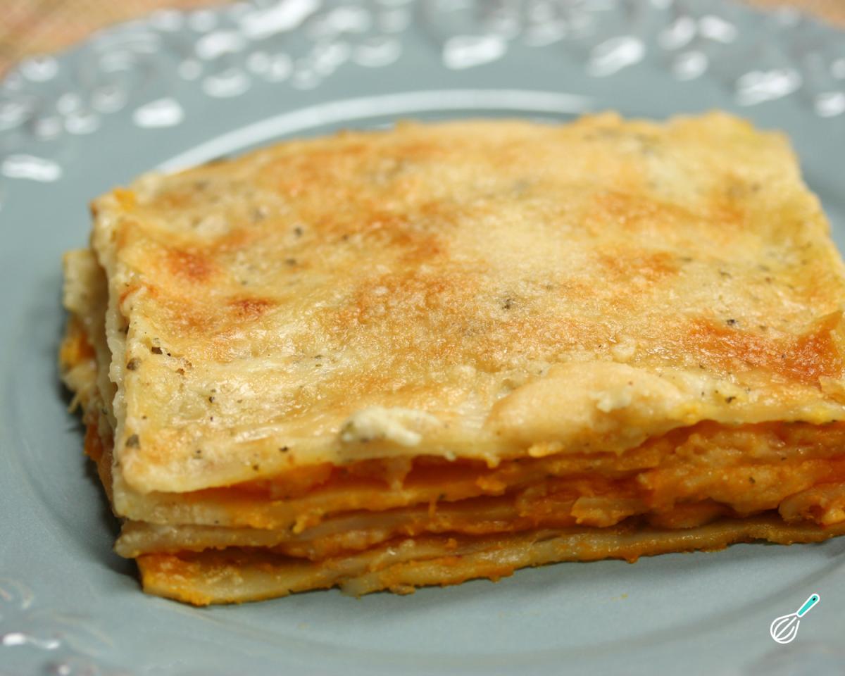 Receita de Lasanha de frango com presunto, queijo e molho vermelho