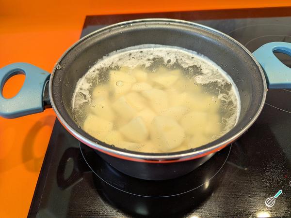 Receita de Carne com creme de batata e requeijão - Passo 2