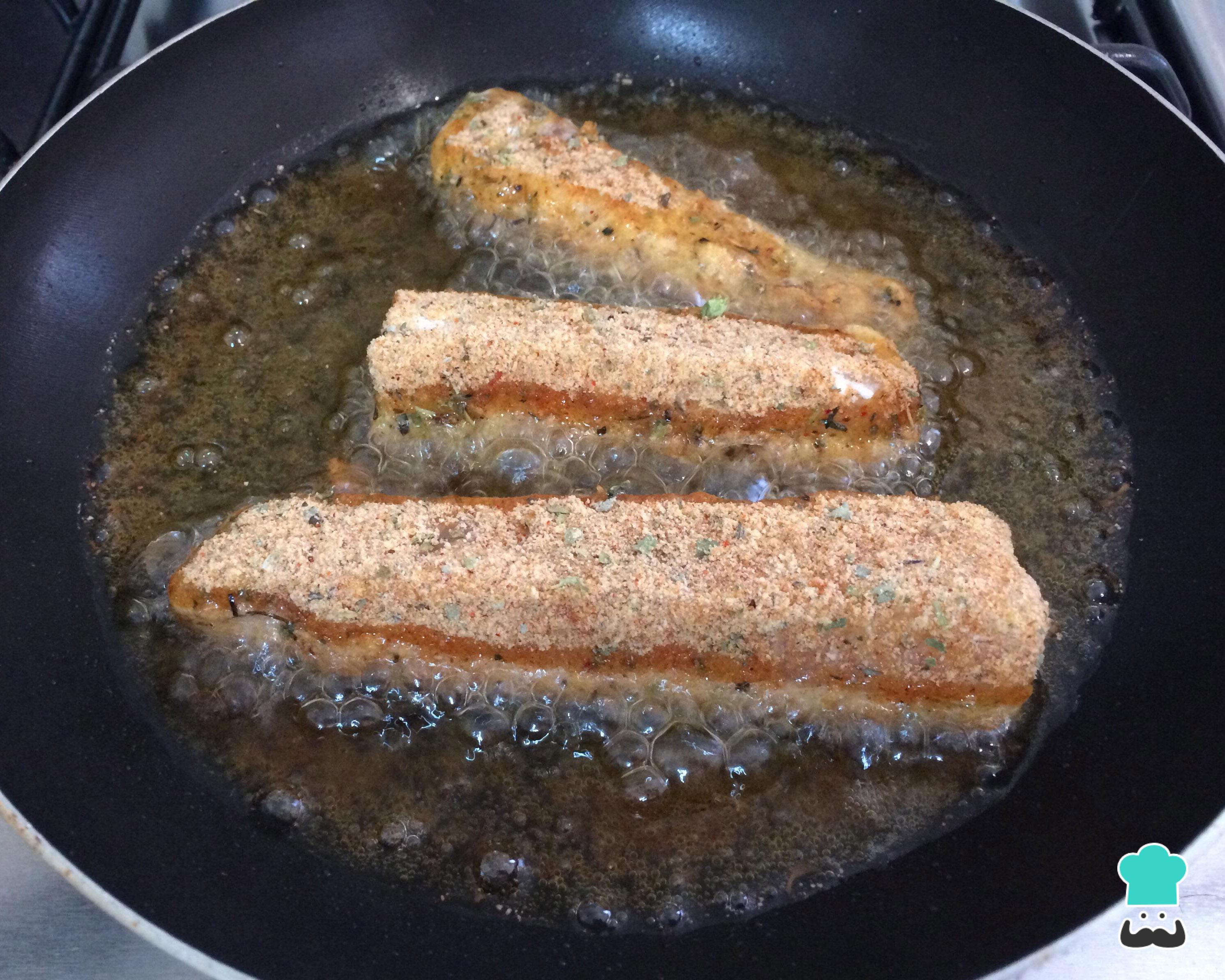 Filé de tilápia empanado com farinha de trigo e ervas (30 minutos)