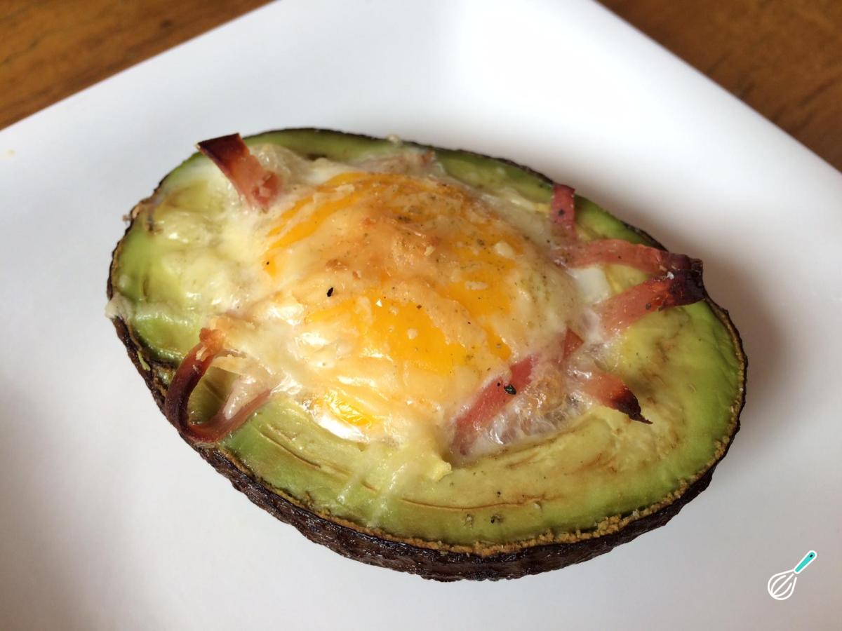 Receita de Abacate no forno com presunto e queijo