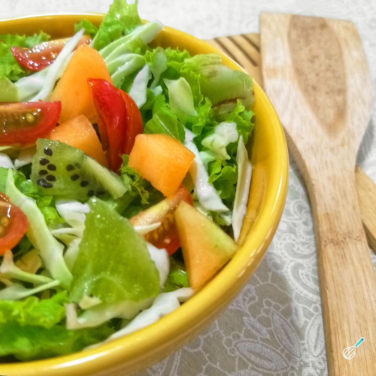 Receita de Salada verde com frutas