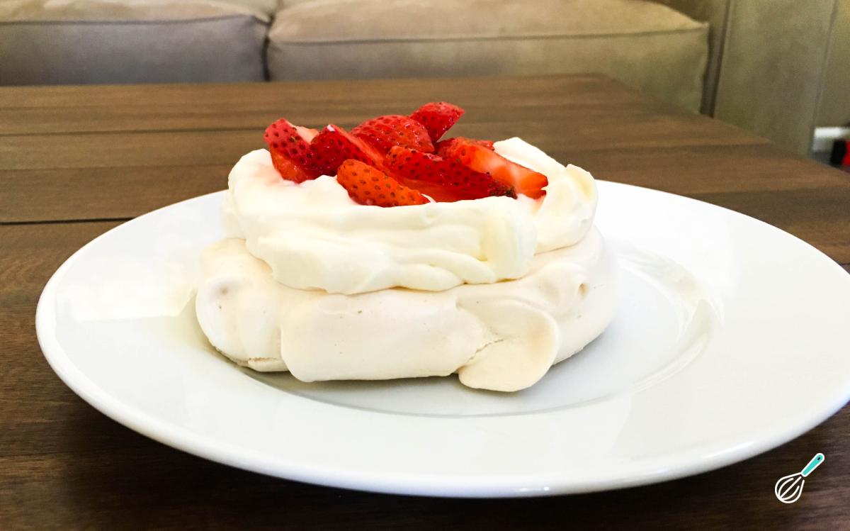 Receita de Merengue com chantilly e morango