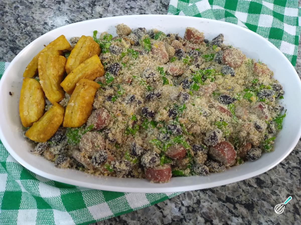 Receita de Feijão tropeiro com couve