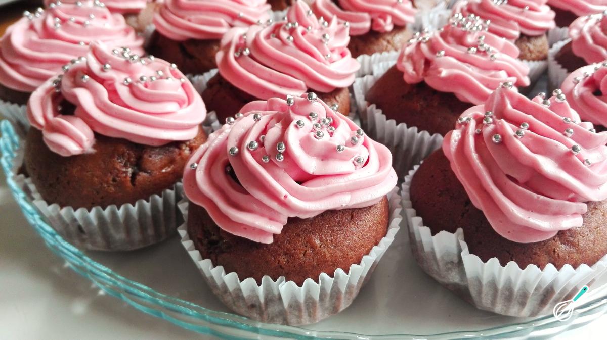 Receita de Cupcake de chocolate com cobertura rosa