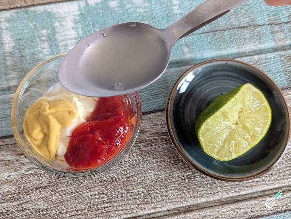 Receita de Salada crocante ao molho rosé - Passo 2