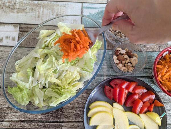 Receita de Salada crocante ao molho rosé - Passo 5