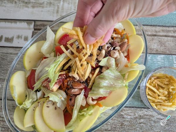 Receita de Salada crocante ao molho rosé - Passo 6