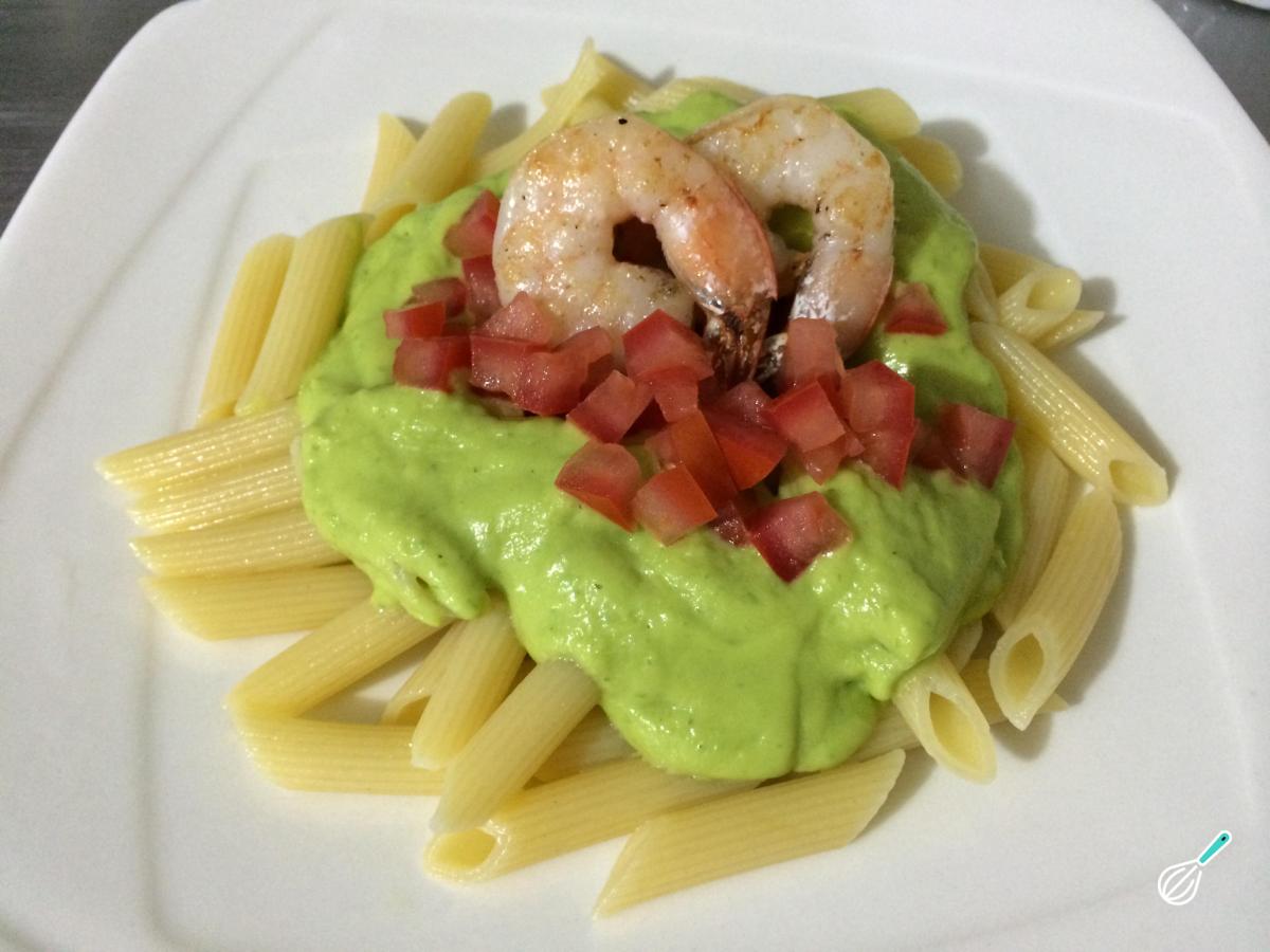 Receita de Macarrão com molho de abacate