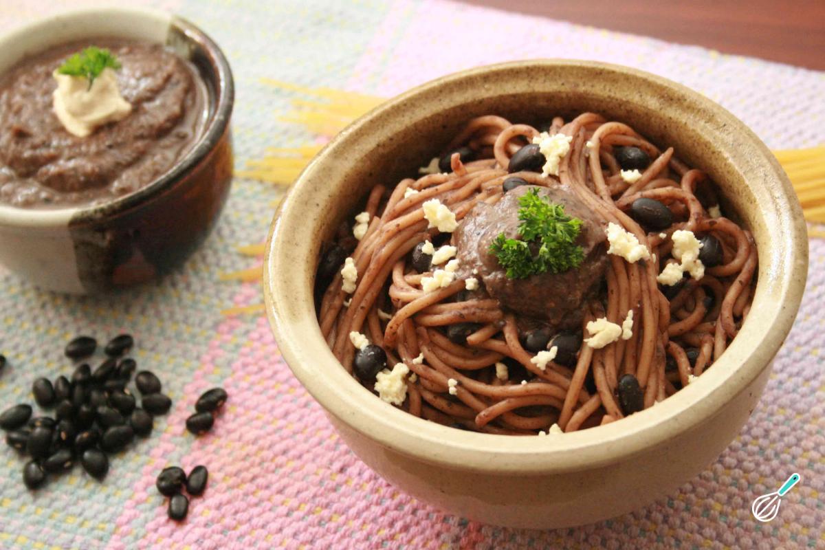 Receita de Macarrão de feijão preto