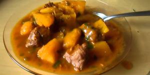 Carne de panela com mandioca cozida