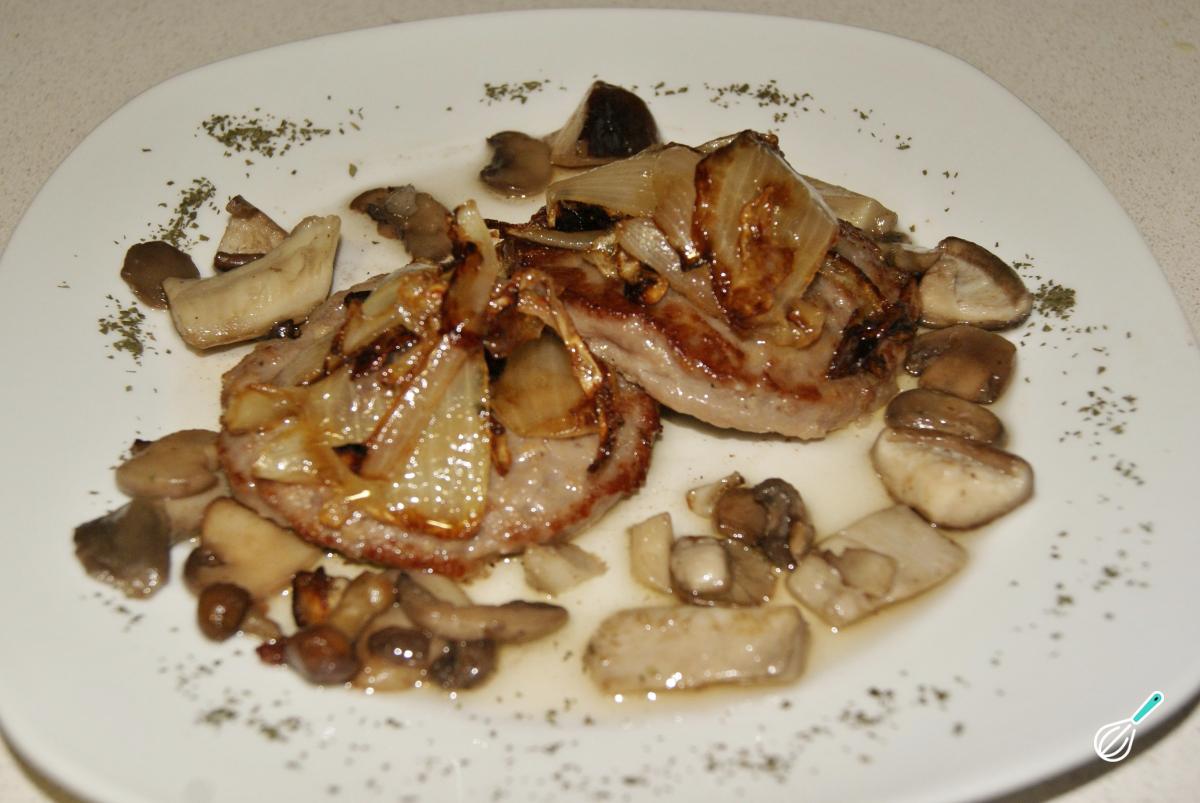 Receita de Hambúrgueres com cogumelos e cebolas caramelizadas