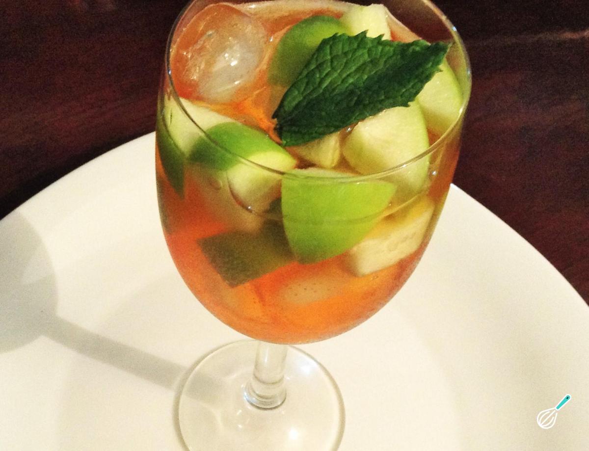 Sangria de vinho branco com fruta