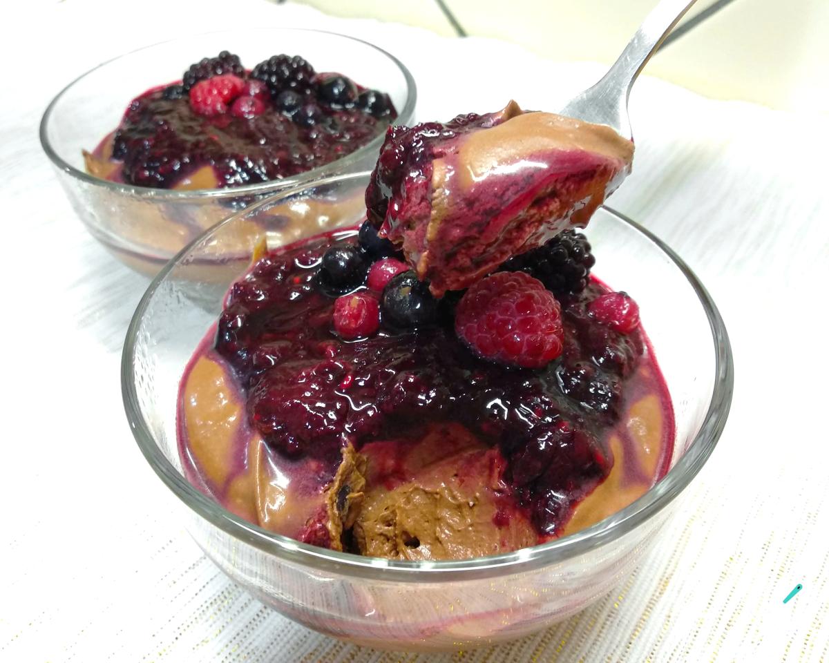 Receita de Mousse de chocolate com frutas vermelhas
