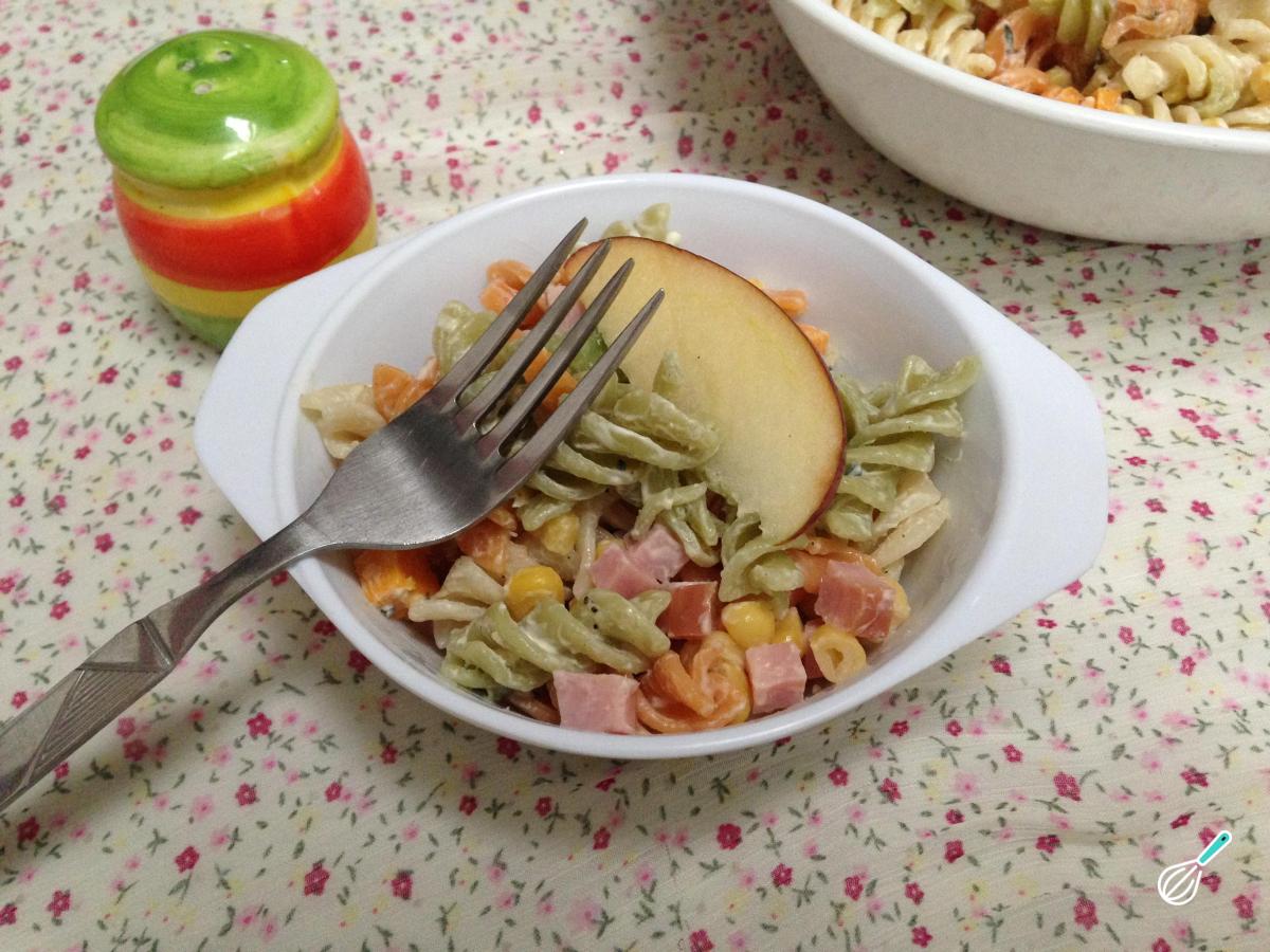 Receita de Salada de macarrão com frutas