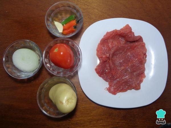 Receita de Bife com molho de tomate - Passo 1