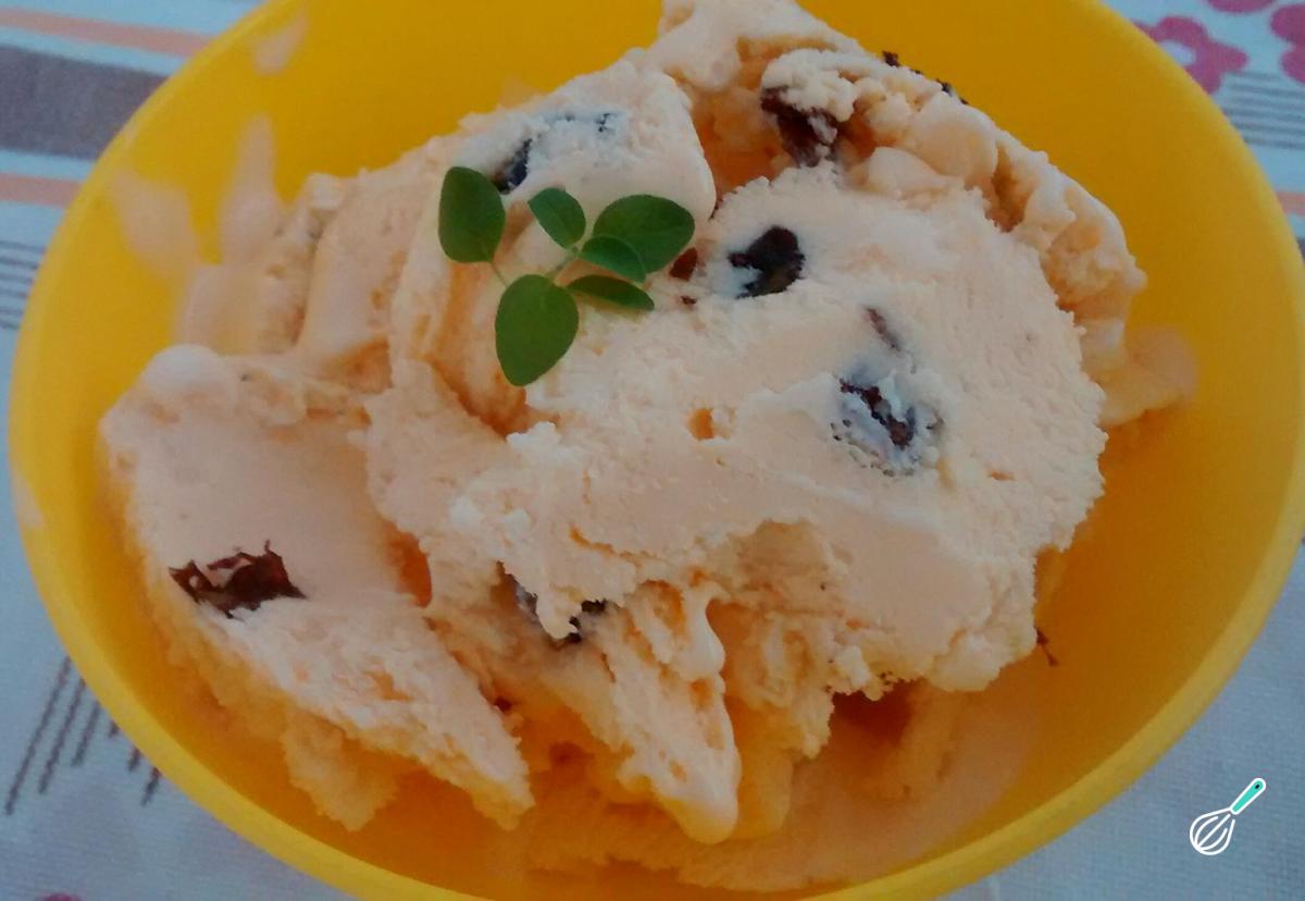 Receita de Sorvete caseiro de passas ao rum